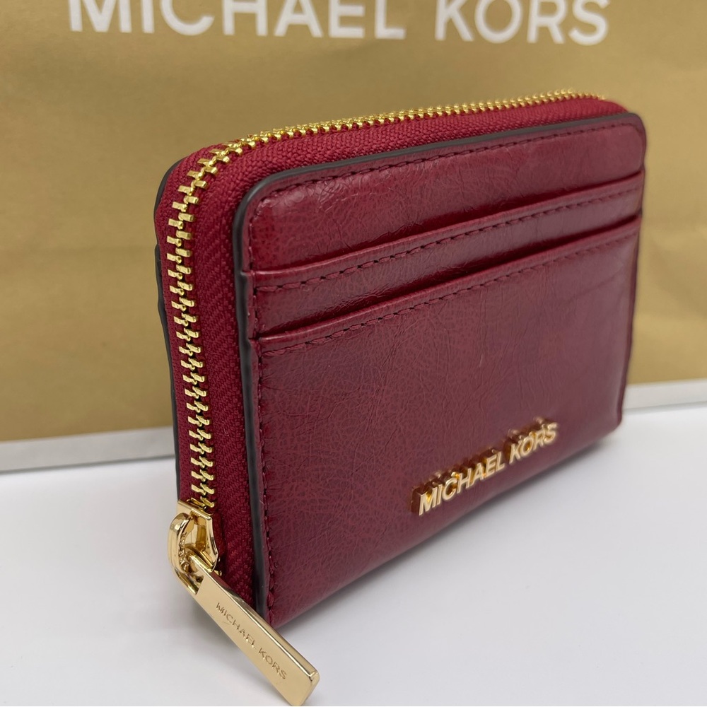 MICHAEL KORS Jet Set Medium Distressed Zip Around Card Case
Cherry 
NWT